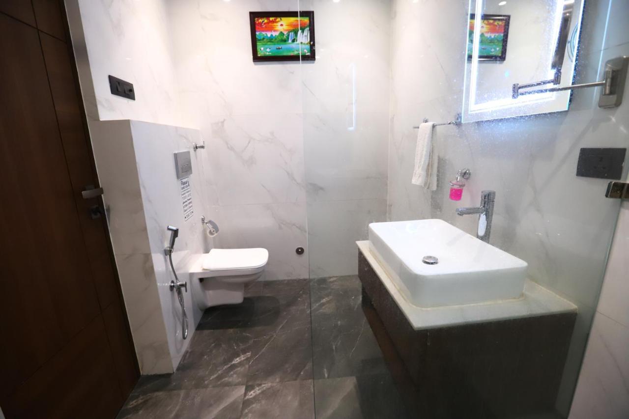 Sanca International Hotel In Patel Nagar Delhi Нью-Дели Экстерьер фото
