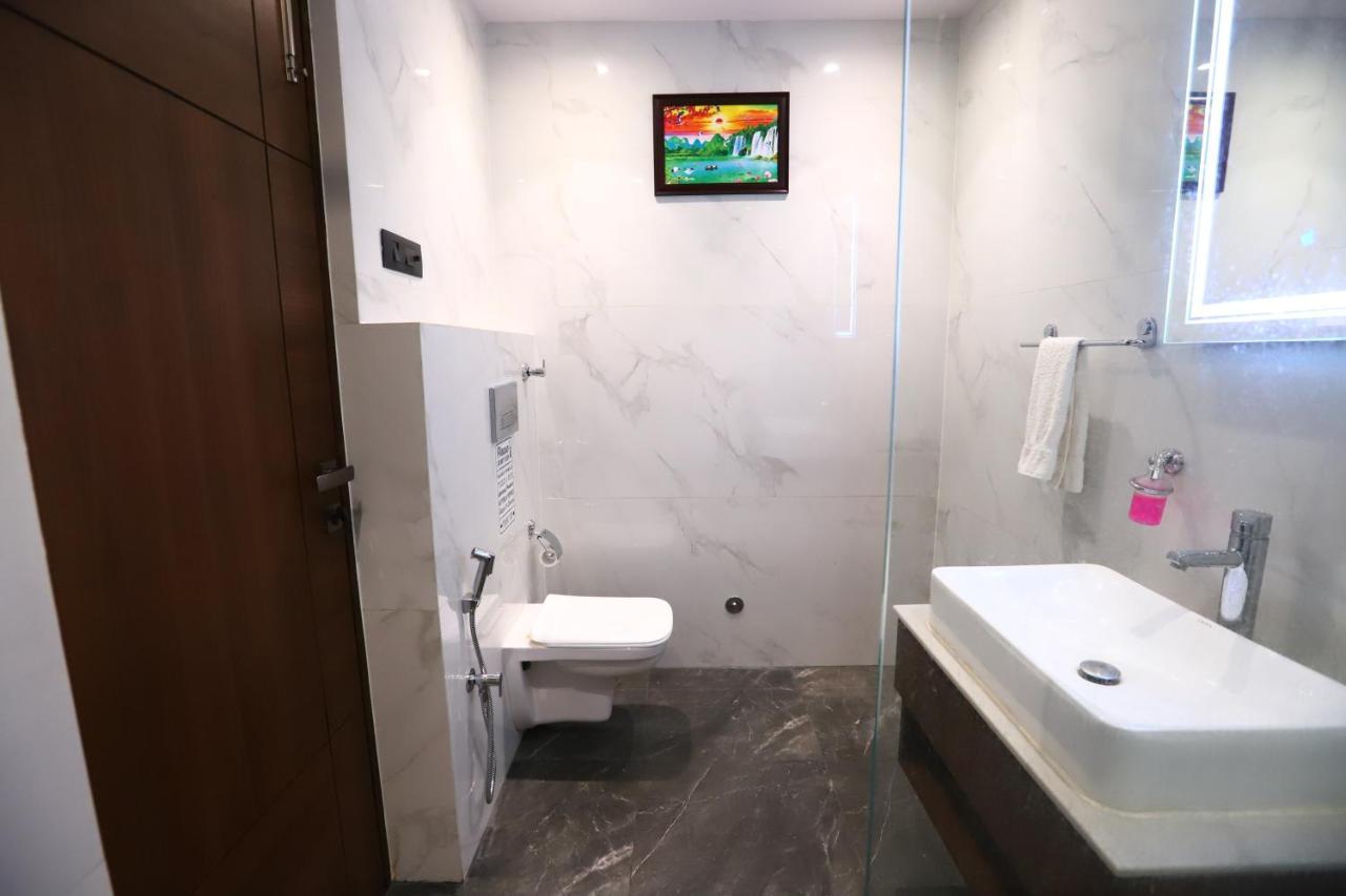 Sanca International Hotel In Patel Nagar Delhi Нью-Дели Экстерьер фото