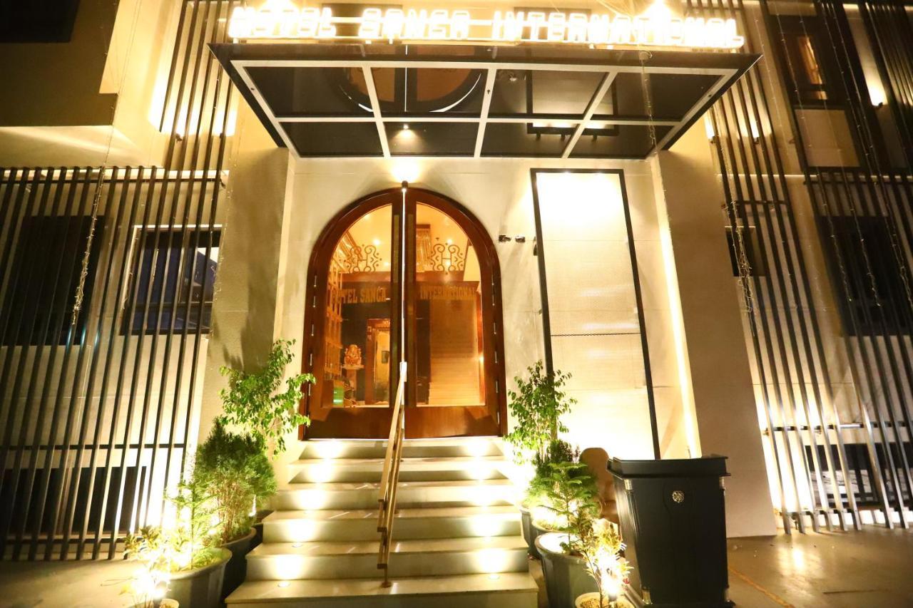 Sanca International Hotel In Patel Nagar Delhi Нью-Дели Экстерьер фото